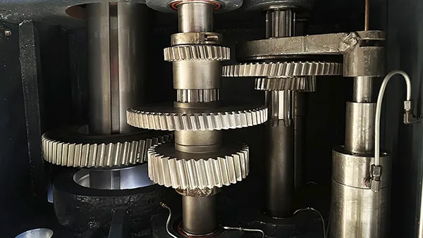 Dispositivo de eliminación de holgura de engranajes doble