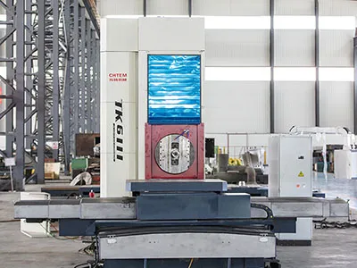 Mandrinadora-fresadora CNC de mesa TK6111