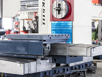 Mandrinadora-fresadora CNC de mesa TK6111