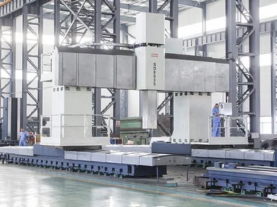 Mandrinadora-fresadora CNC tipo pórtico (pórtico móvil y mesa fija)