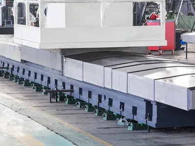 Mandrinadora-fresadora CNC tipo pórtico (pórtico móvil y mesa fija)